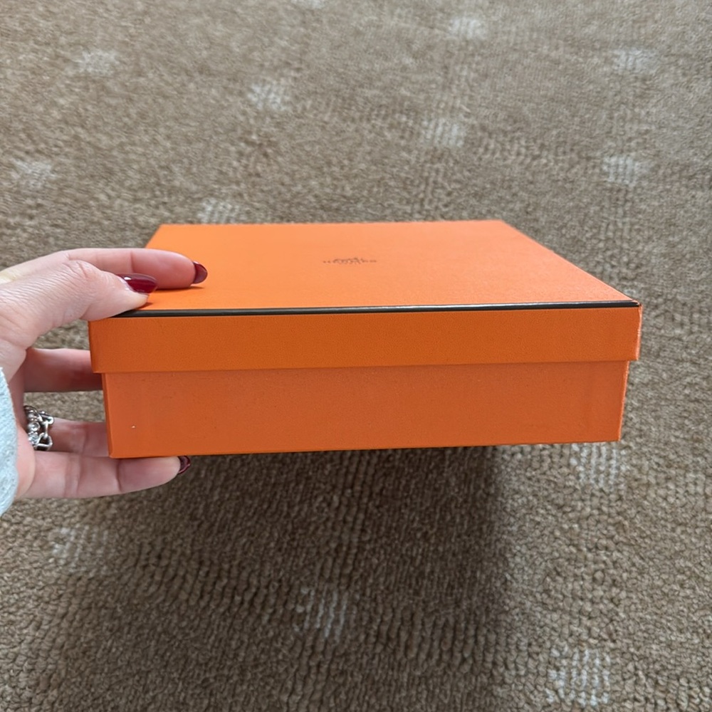 Hermès Orange Box for accessories medium size or belt 7.5x7.5x2.25” - Picture 4 of 4